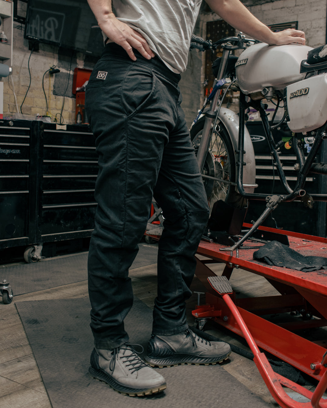 Kevlar-Lined Skate/BMX/Moto Pants with Knee Armor Protection - 26" elastic waist